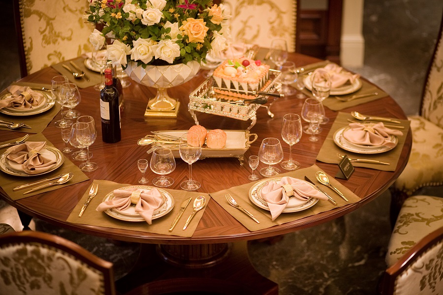 صانع أثاث الضيافة