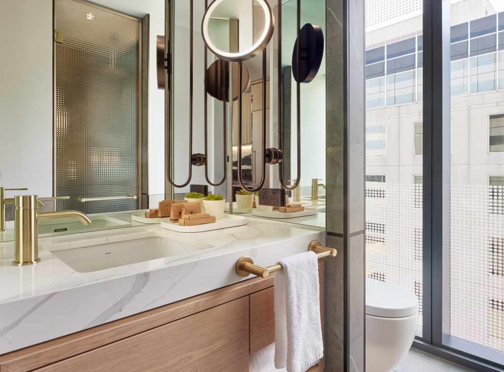 الحمام في فندق ييلان بارليمنت جاردن في ملبورن