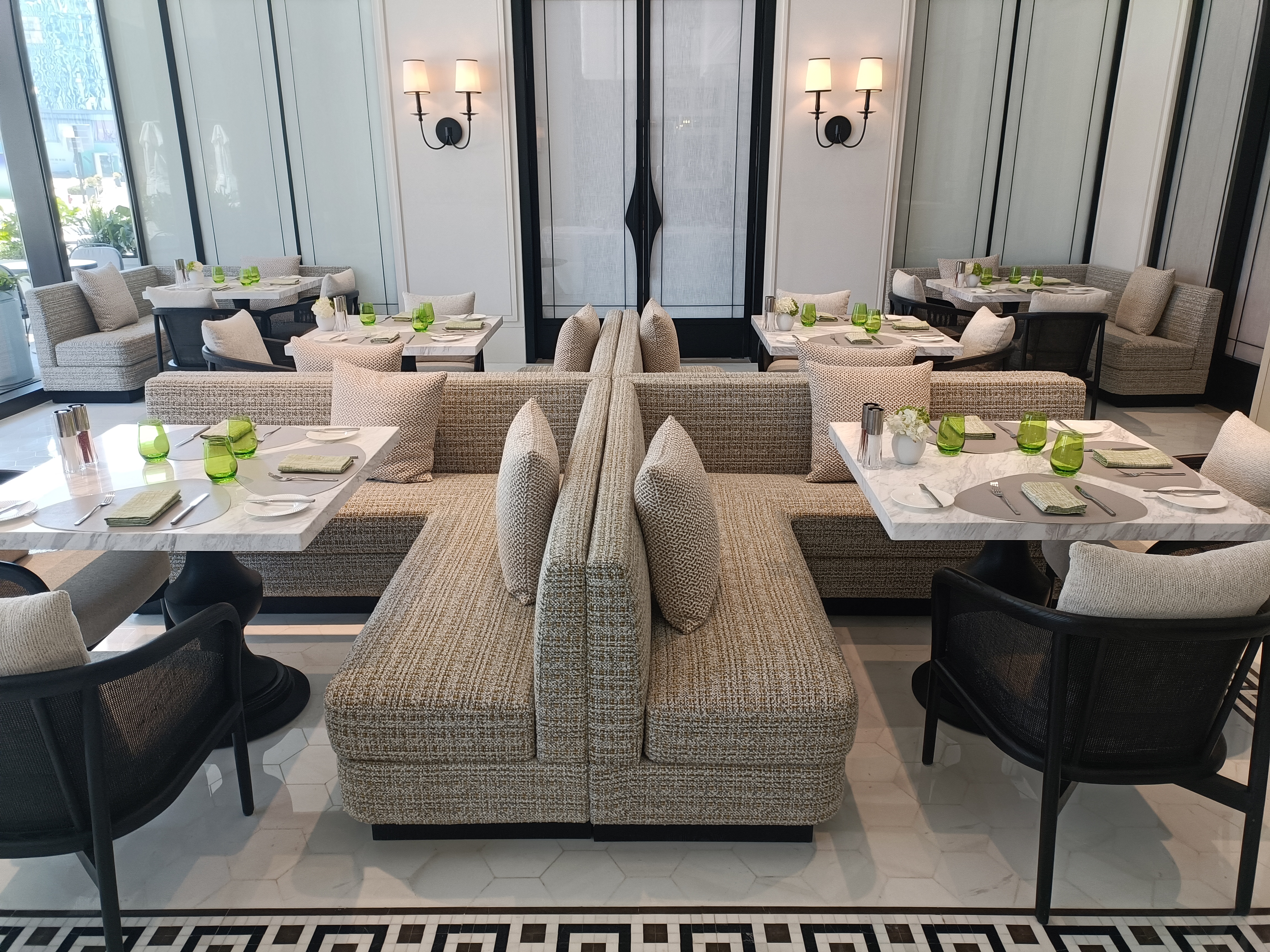 أثاث مطعم فندق ريتز كارلتون سوتشو